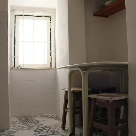 Chris' Riverside Alfama Apartman