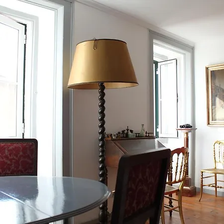 Chris' Riverside Alfama Apartman *