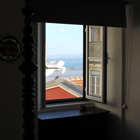 Chris' Riverside Alfama Lisboa